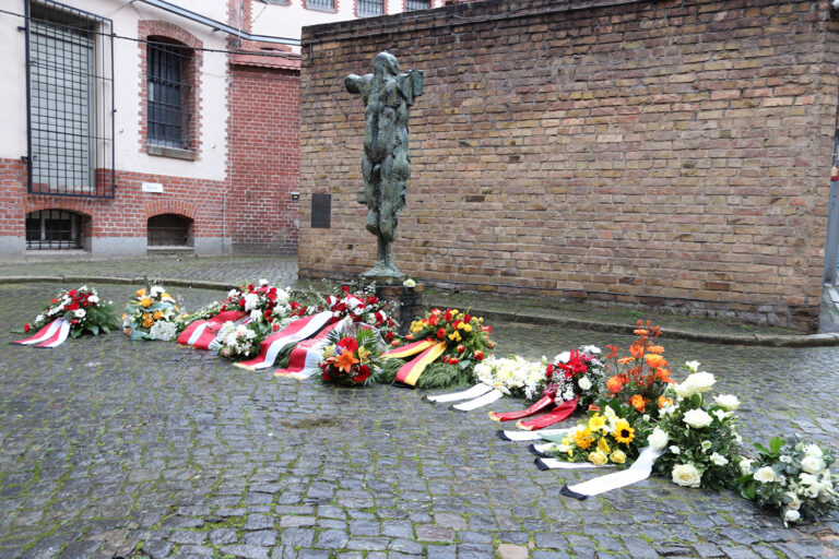 Die Hochachtung des Lebens: Gestaltung eines ehrenvollen Gedenkens nebst Verstorbene