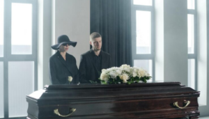Ein Leitfaden für Angehörige zu wichtigen Dienstleistungen nach dem Tod eines geliebten Menschen